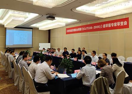 說明: F:\【資料與辦公】\辦公區(qū)\2.網(wǎng)站新聞\2019年\10月\2019.10.23 方大智創(chuàng)科技主編的國家行業(yè)標準《城市軌道交通站臺屏蔽門》修訂送審稿通過審查\現(xiàn)場(文中.jpg